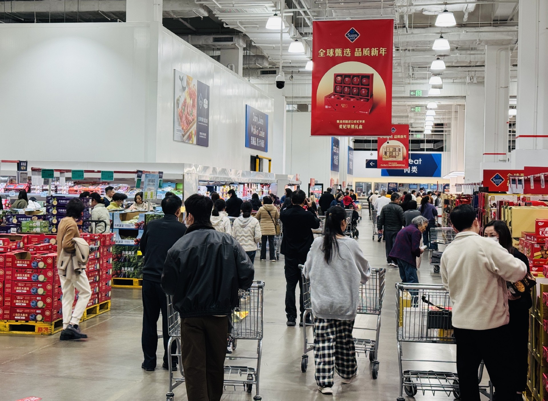 山姆以“全球甄选 品质新年”为主题，，出现了众多来自海内外极富差距化的新春商品.jpg